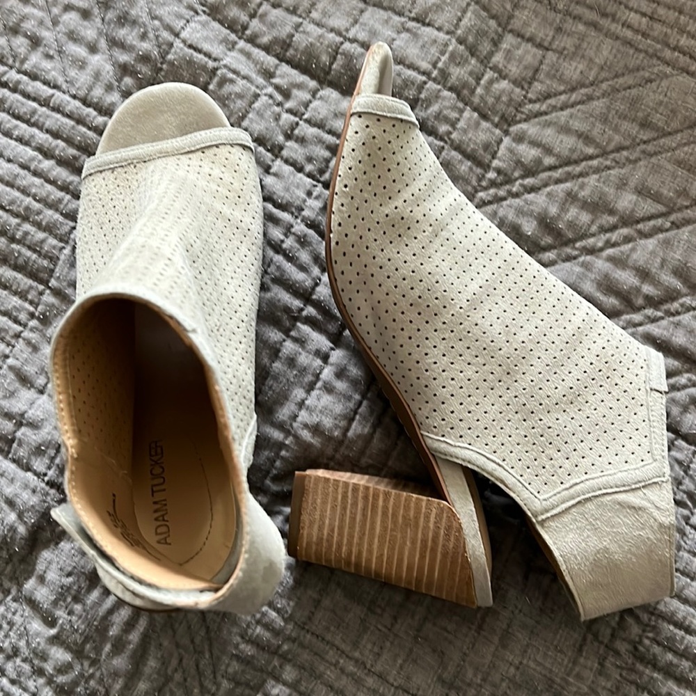 EUC Adam Tucker Rowan Suede Perforated Open Toe Bootie, size 9.5